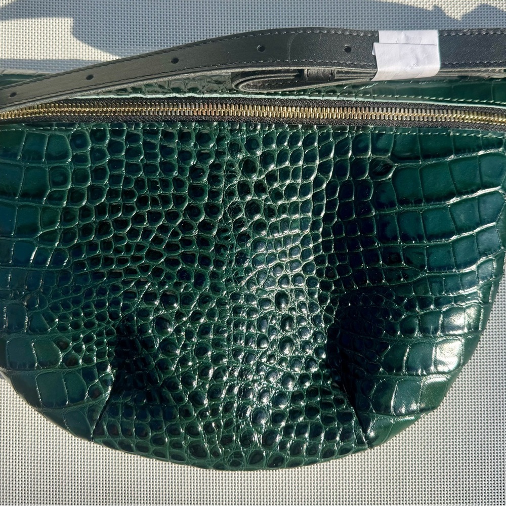 Luxurious Green Crocodile-Embossed Crossbody Bag